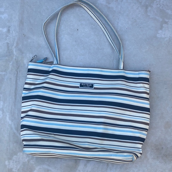 Kate Spade New Yorklined and zip shopping tote 18in in width 12in length - Picture 4 of 15